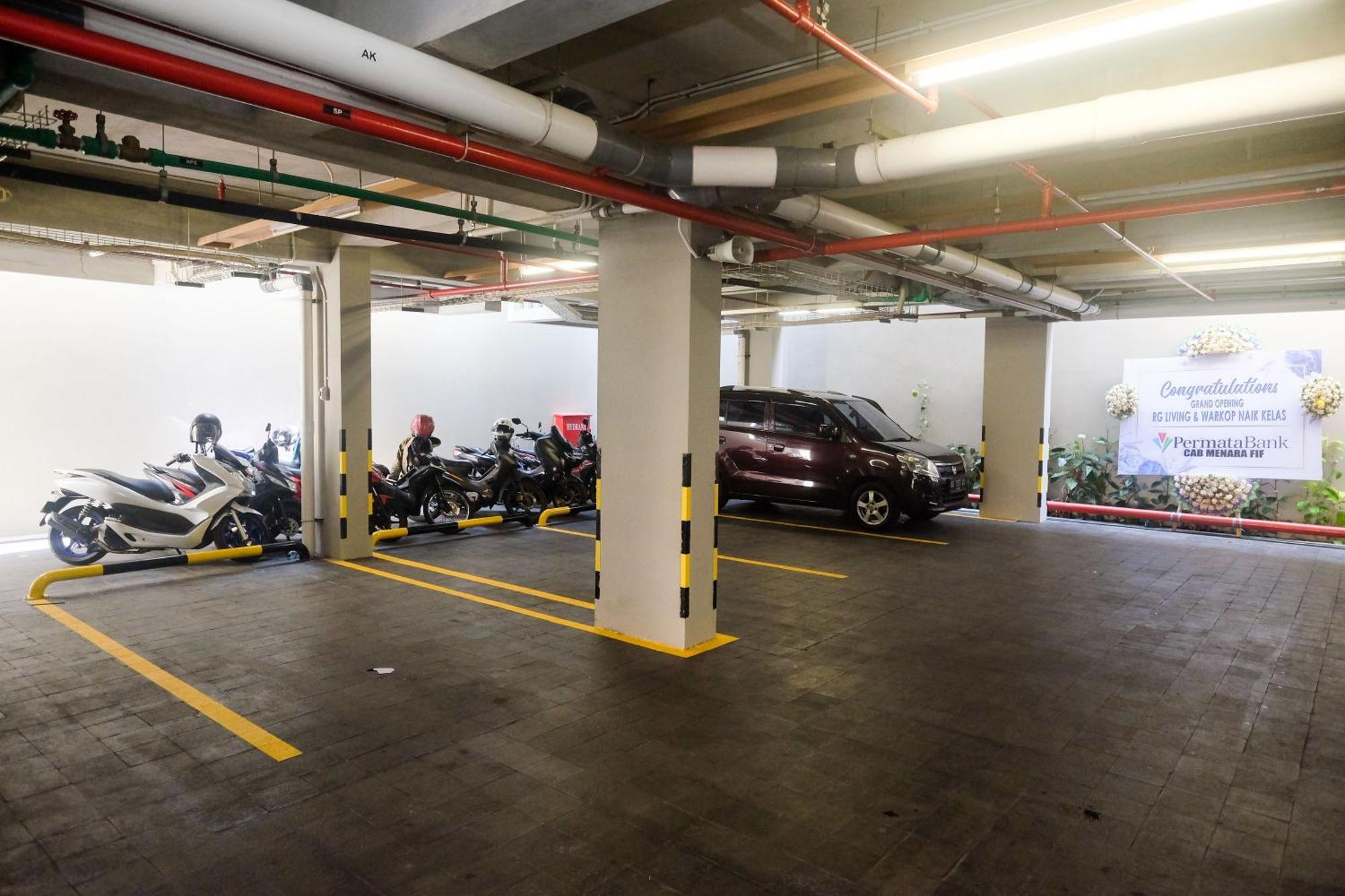 Sans Hotel Rg Living Jogja By Reddoorz Pakualaman Esterno foto