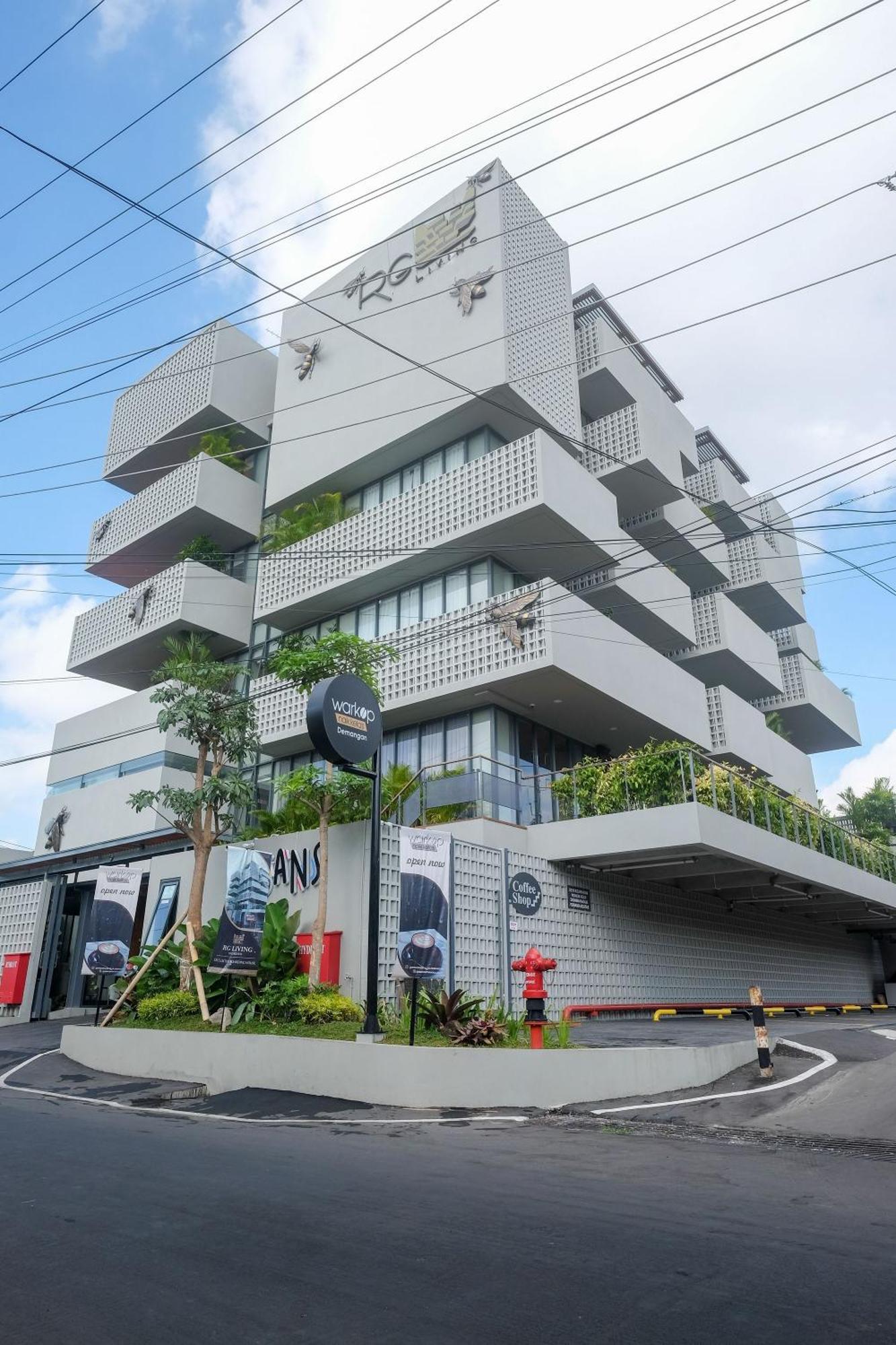 Sans Hotel Rg Living Jogja By Reddoorz Pakualaman Esterno foto