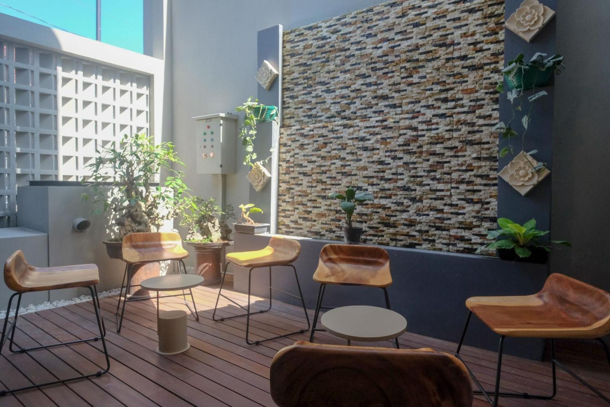Sans Hotel Rg Living Jogja By Reddoorz Pakualaman Esterno foto