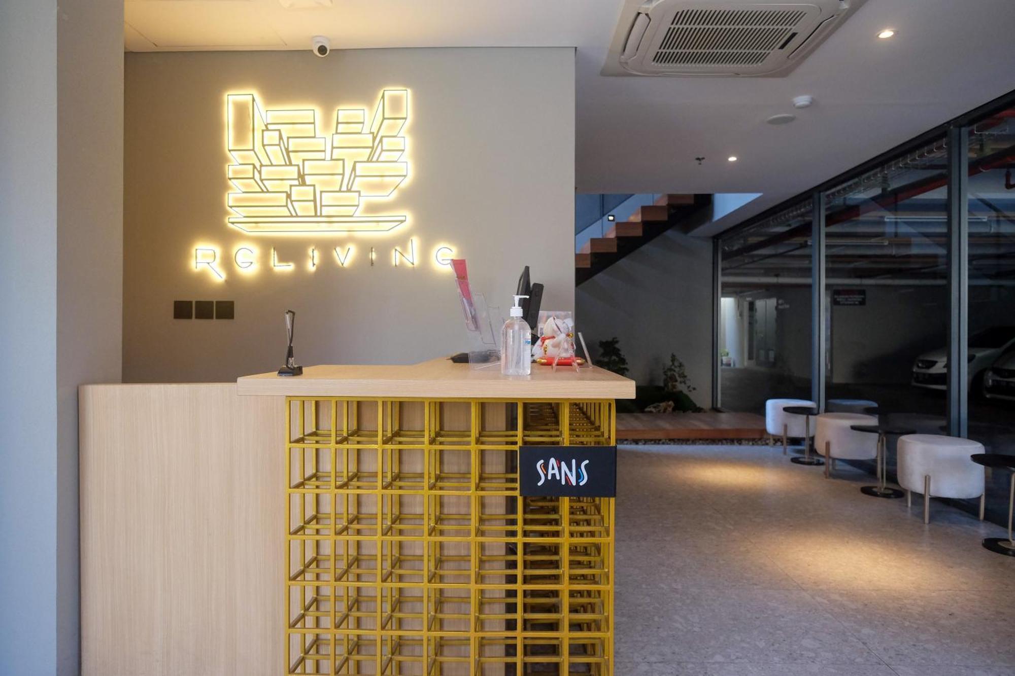 Sans Hotel Rg Living Jogja By Reddoorz Pakualaman Esterno foto