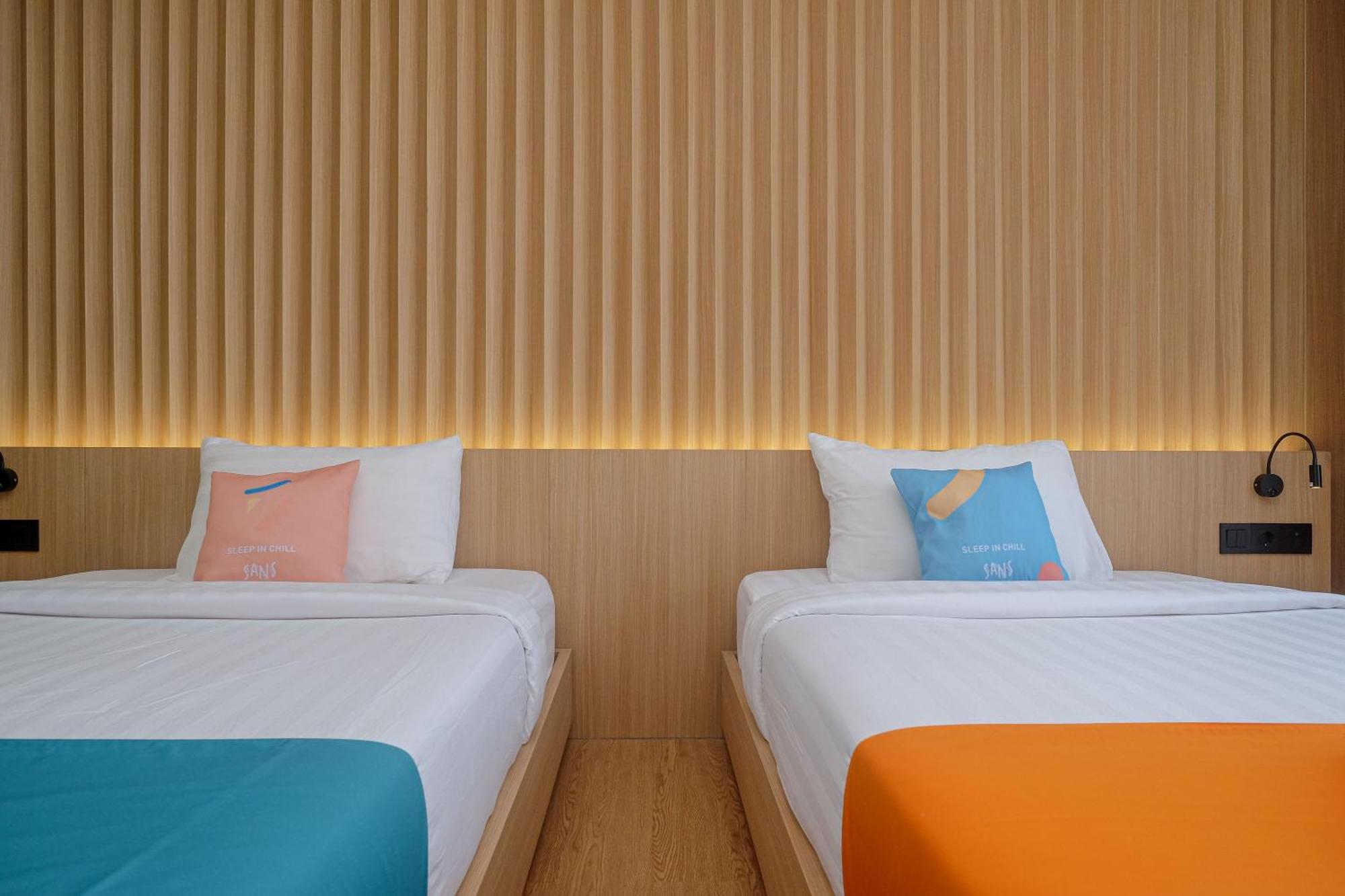 Sans Hotel Rg Living Jogja By Reddoorz Pakualaman Esterno foto