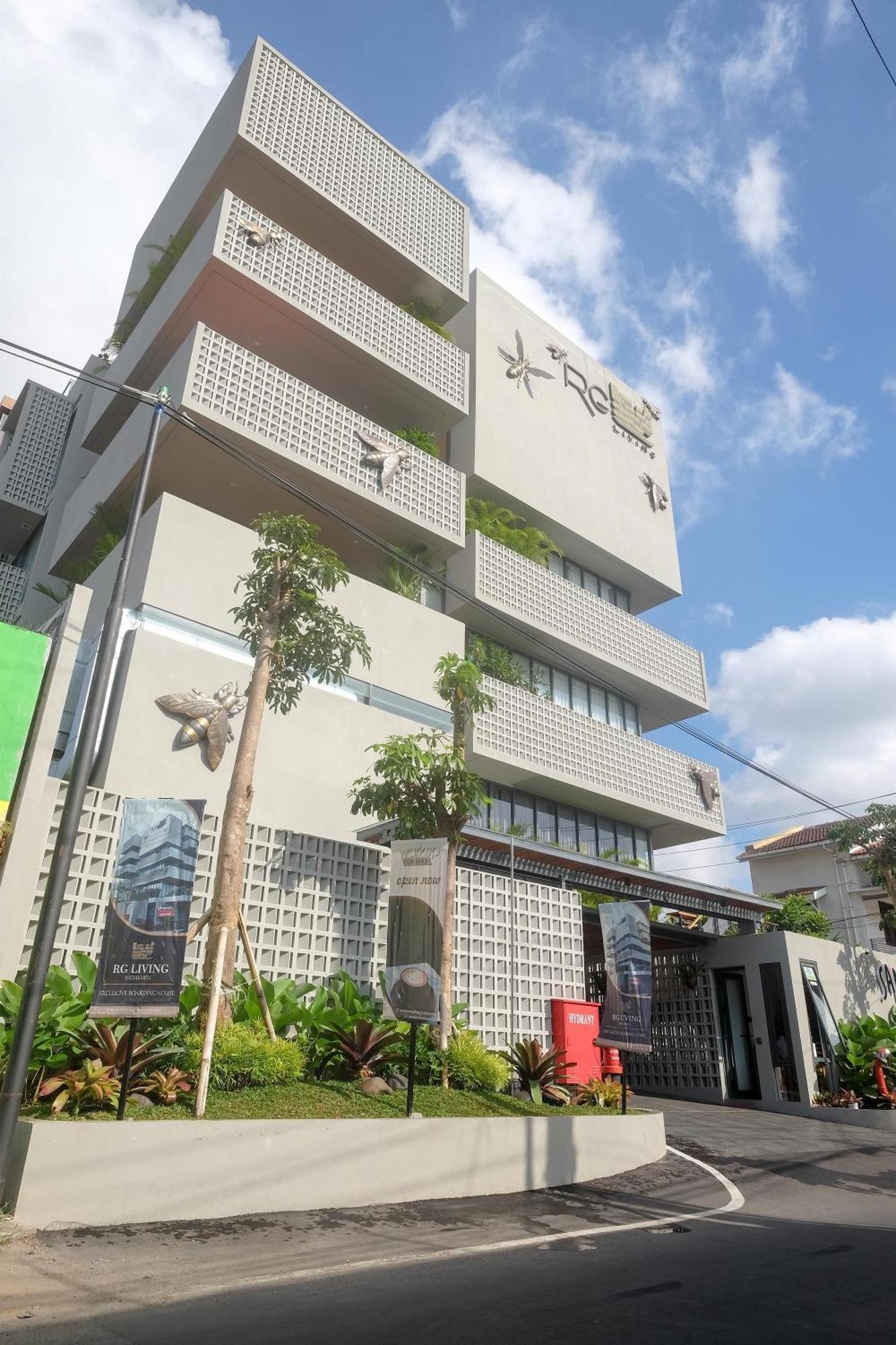 Sans Hotel Rg Living Jogja By Reddoorz Pakualaman Esterno foto