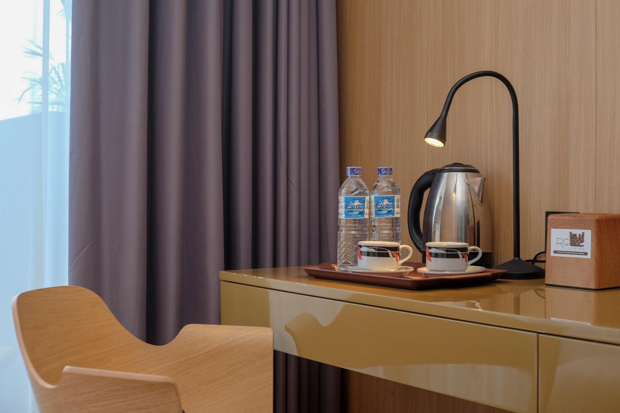 Sans Hotel Rg Living Jogja By Reddoorz Pakualaman Esterno foto