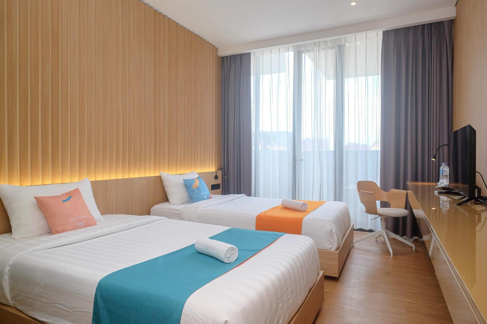 Sans Hotel Rg Living Jogja By Reddoorz Pakualaman Esterno foto
