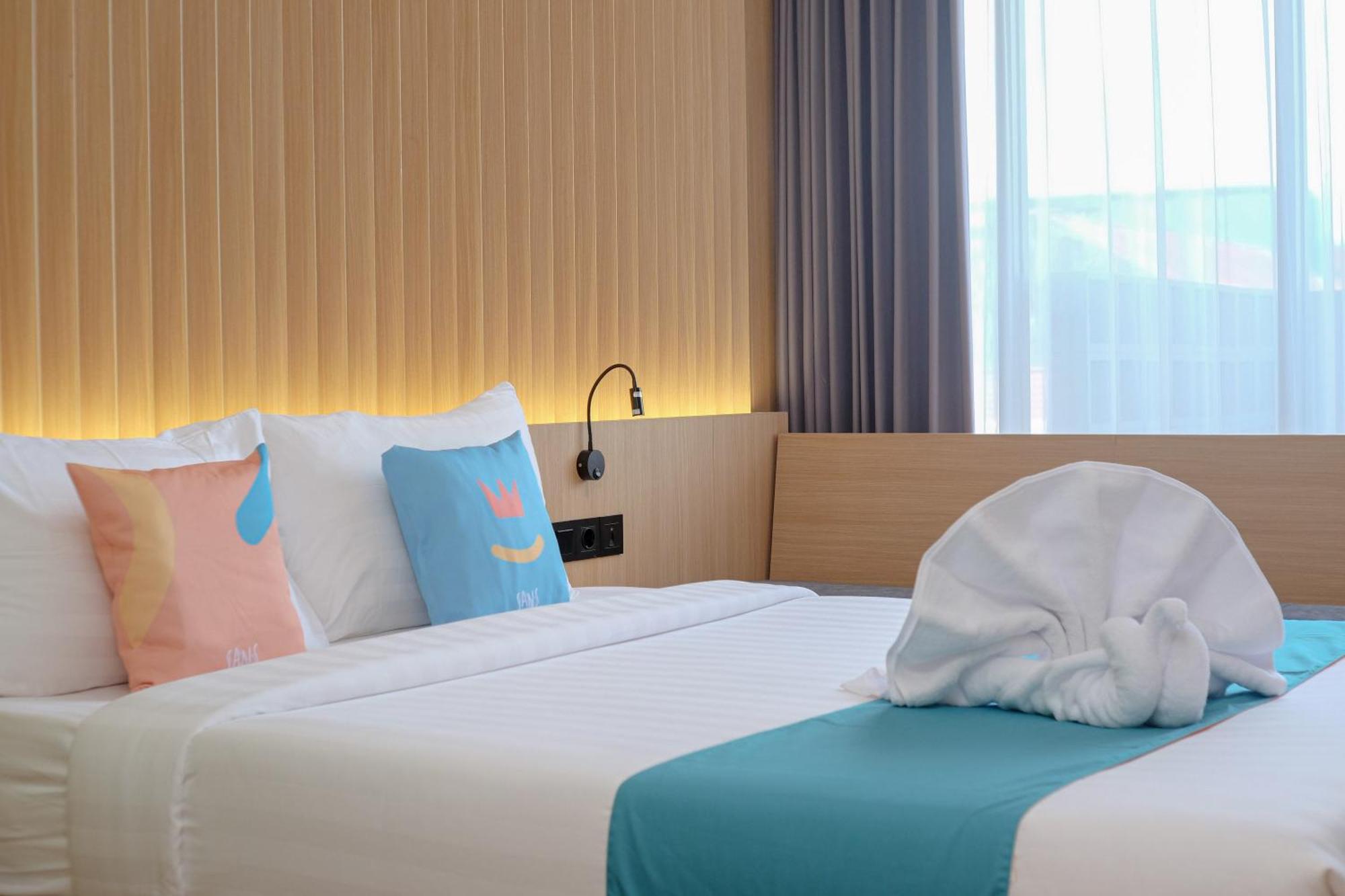 Sans Hotel Rg Living Jogja By Reddoorz Pakualaman Esterno foto