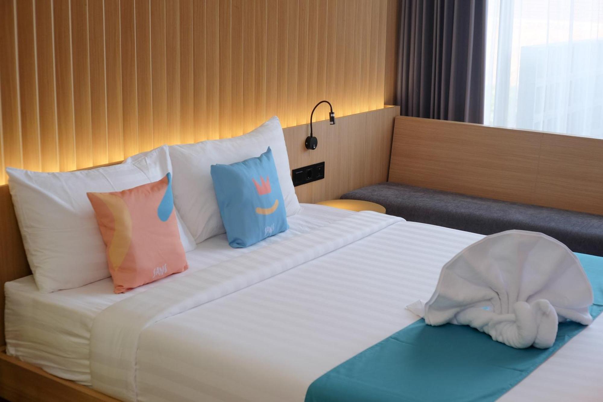 Sans Hotel Rg Living Jogja By Reddoorz Pakualaman Esterno foto