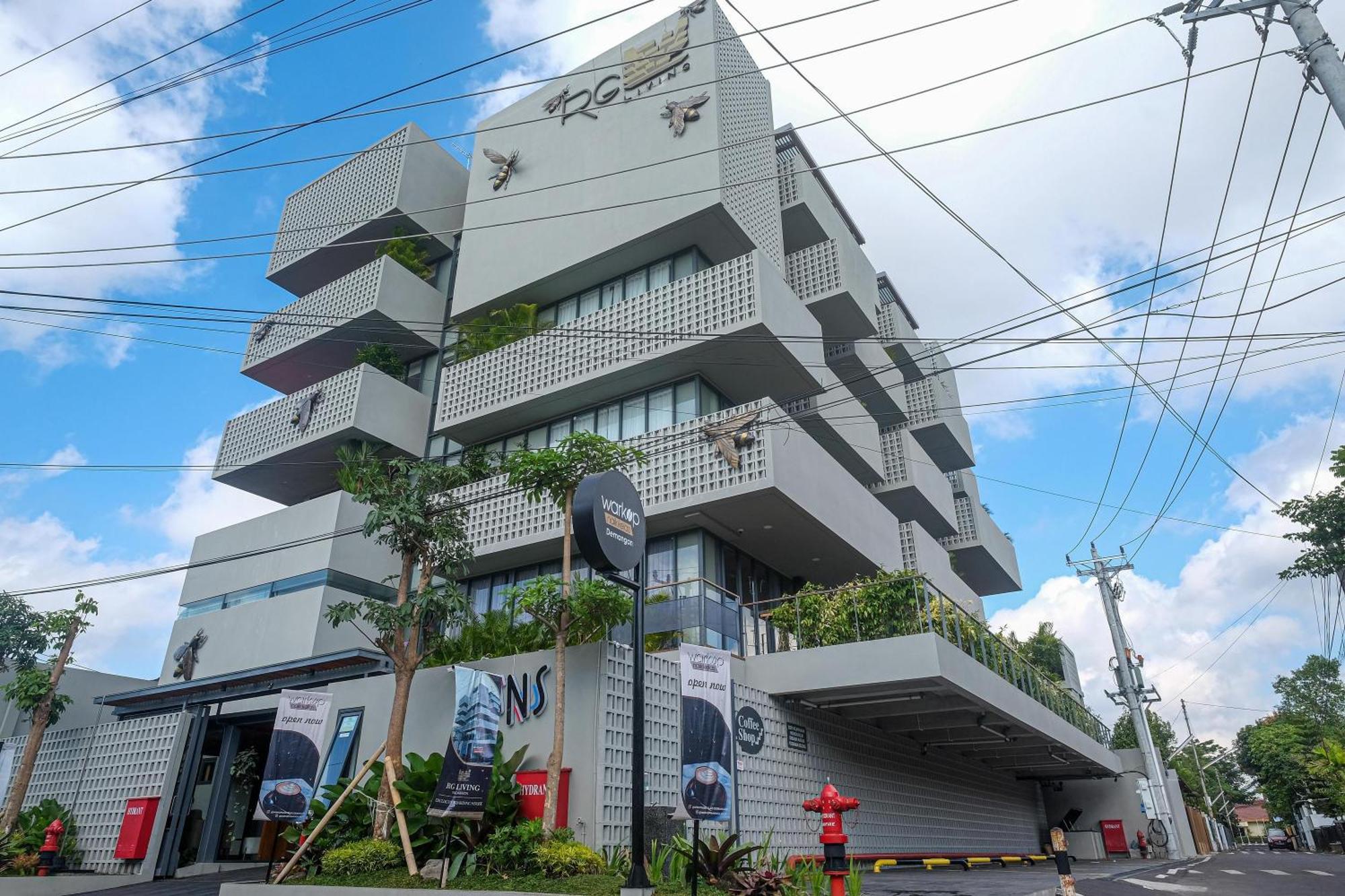 Sans Hotel Rg Living Jogja By Reddoorz Pakualaman Esterno foto
