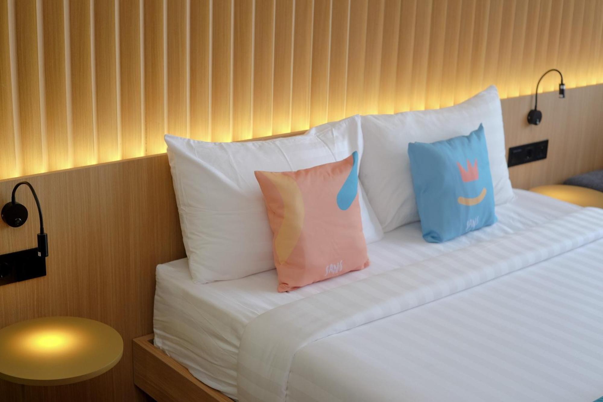 Sans Hotel Rg Living Jogja By Reddoorz Pakualaman Esterno foto
