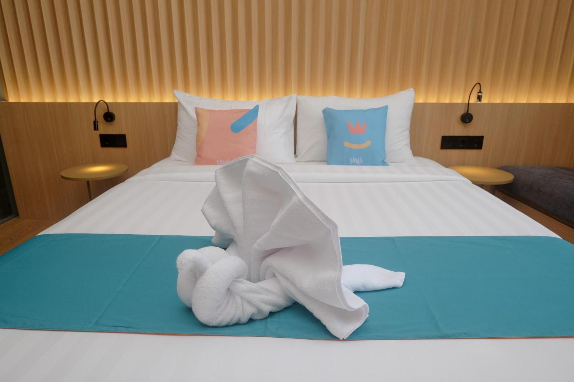 Sans Hotel Rg Living Jogja By Reddoorz Pakualaman Esterno foto