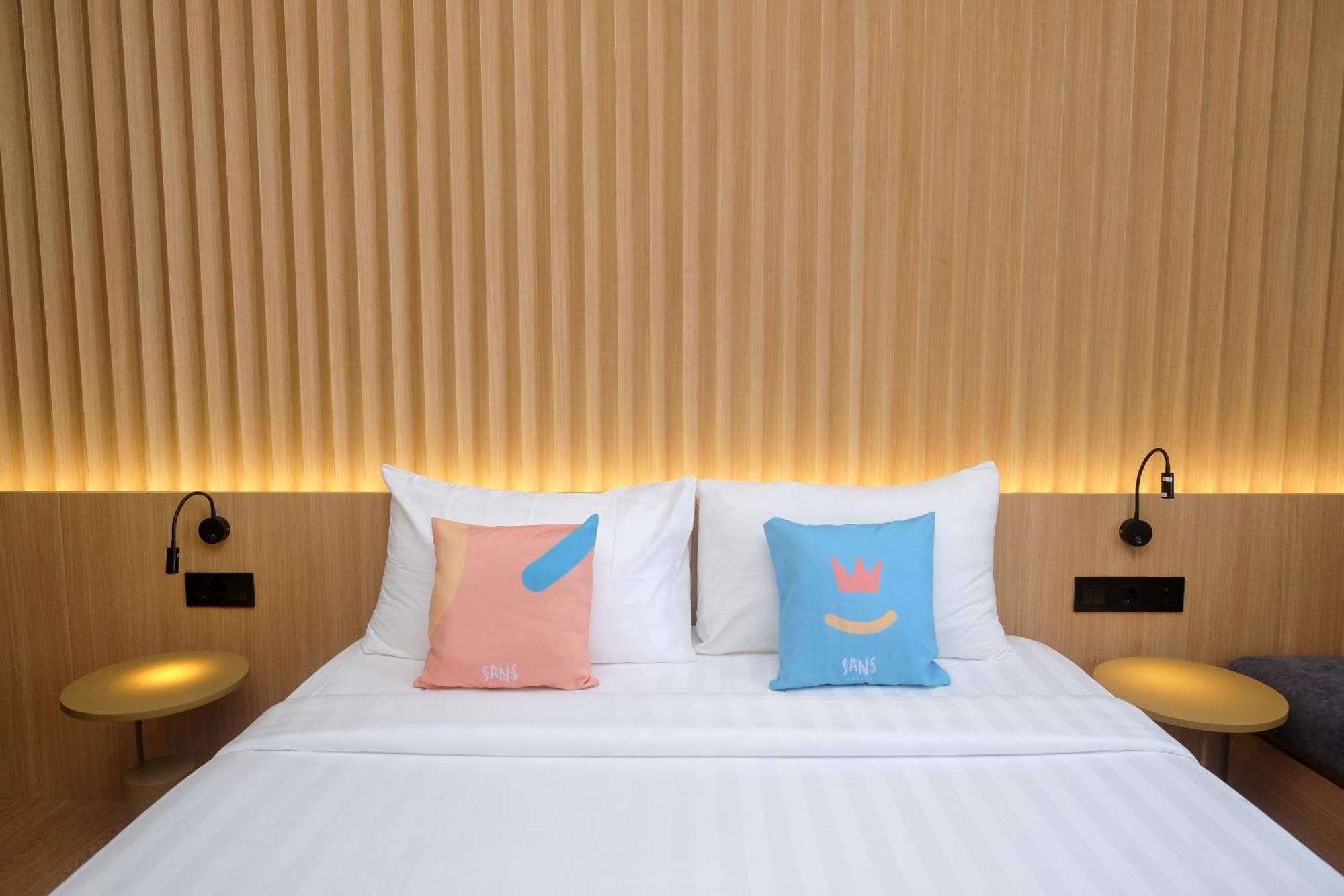 Sans Hotel Rg Living Jogja By Reddoorz Pakualaman Esterno foto