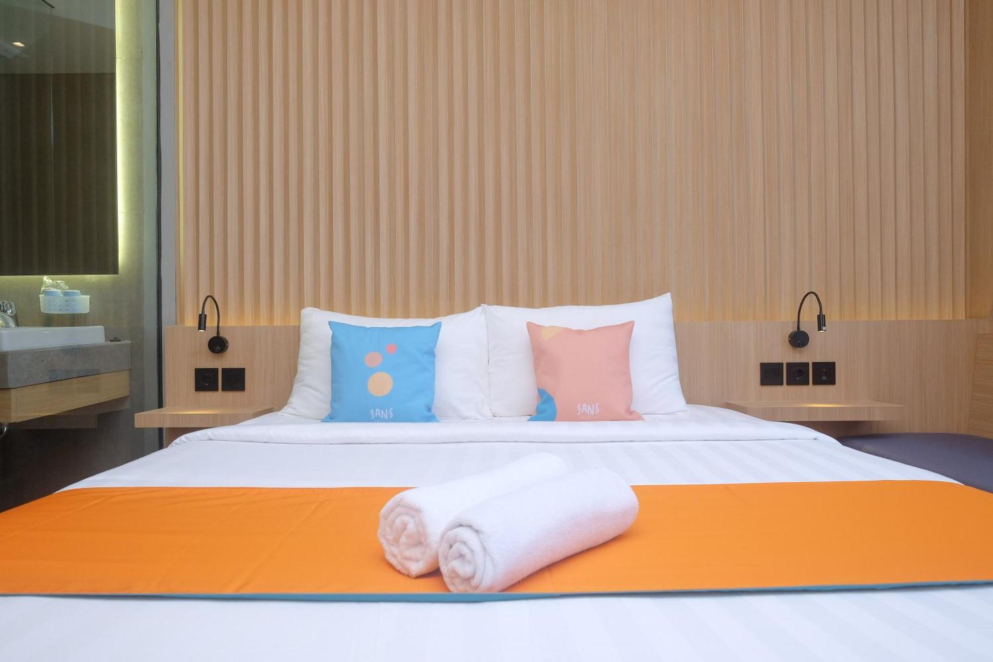 Sans Hotel Rg Living Jogja By Reddoorz Pakualaman Esterno foto