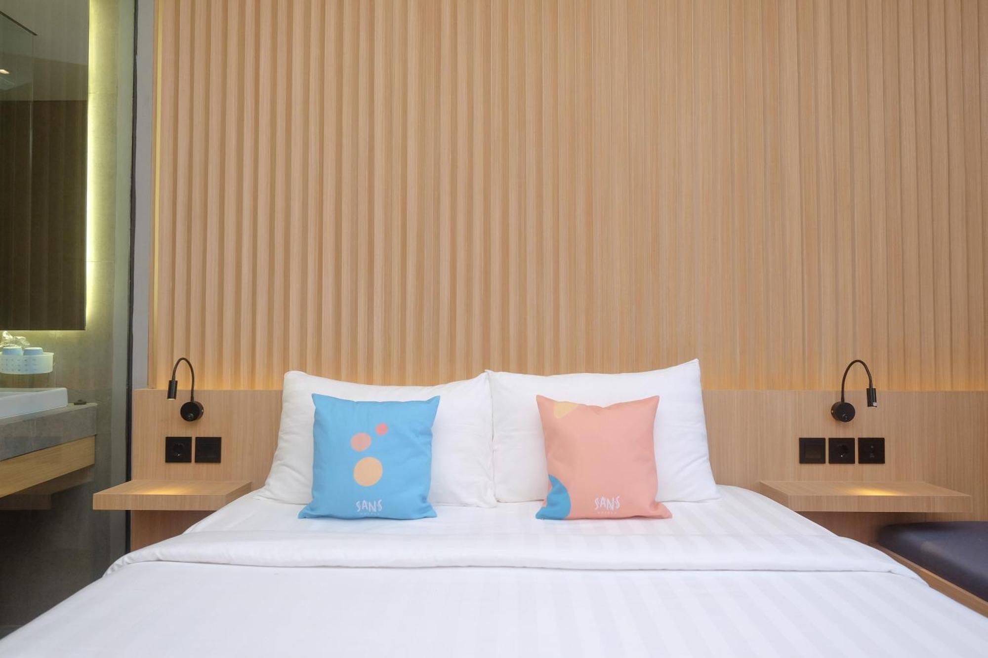Sans Hotel Rg Living Jogja By Reddoorz Pakualaman Esterno foto
